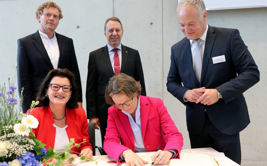 Waldbröler feiern ihr Bürgerdorf